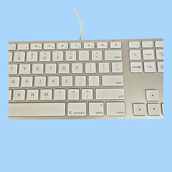 Apple A1243 Wired USB Keyboard Aluminum w/ Numeric Keypad TESTED & WORKS! - Picture 4 of 11